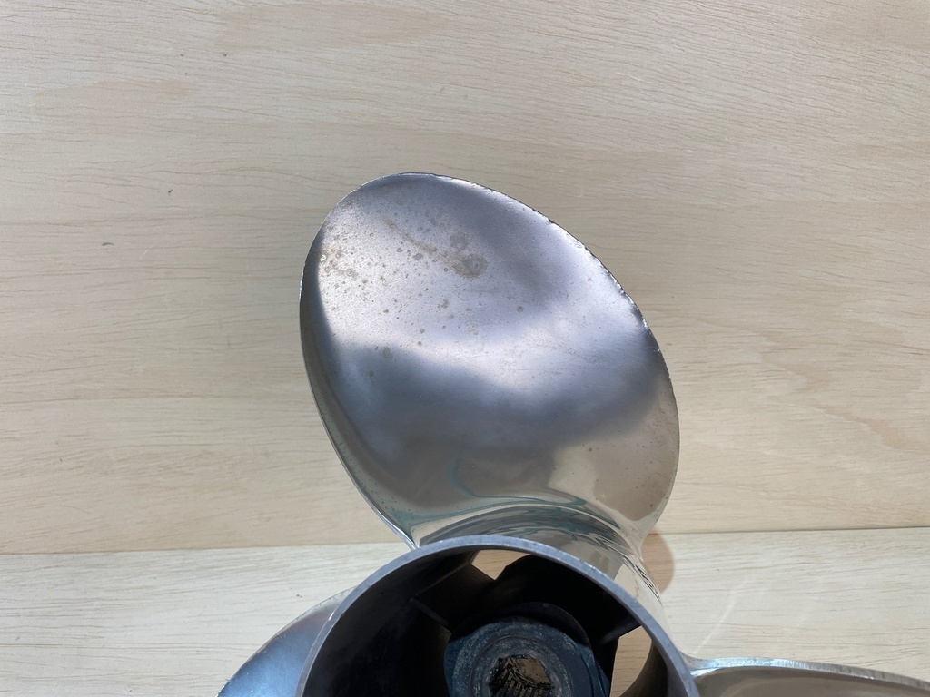 Rebel TBX™ (15 1/2 x 17") EVINRUDE JOHNSON RH Propeller, 763986