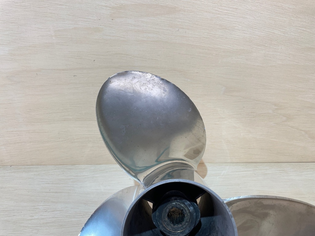 Rebel TBX™ (15 1/2 x 17") EVINRUDE JOHNSON RH Propeller, 763986