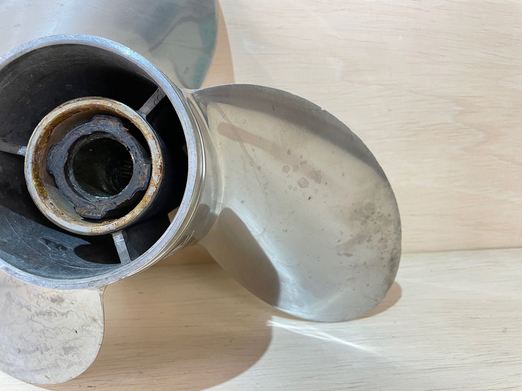 Rebel TBX™ (15 1/2 x 17") EVINRUDE JOHNSON RH Propeller, 763986