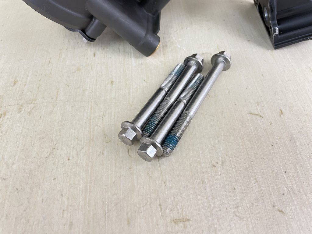 Mercury 135 150 175 HP L4 Verado Oil Cooler Assembly 892801T01