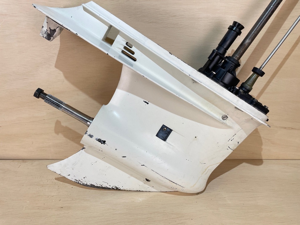 2002 Evinrude Ficht 200HP 25" Shaft Lower Unit Gear Case Magnum 1 Standard Rotation