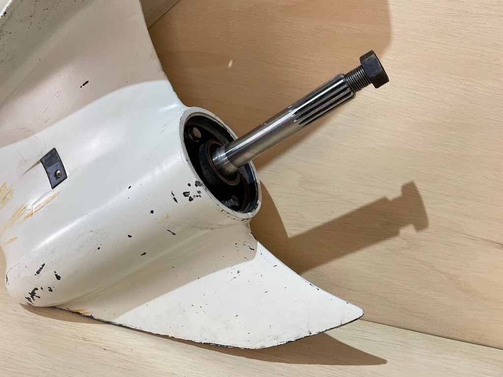 2002 Evinrude Ficht 200HP 25" Shaft Lower Unit Gear Case Magnum 1 Standard Rotation