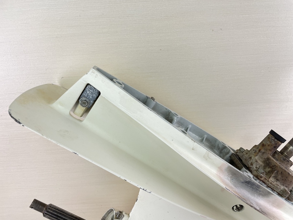 2003 Suzuki 140HP 4 Stroke Outboard 20" Lower Unit Gear Case RH 55100-90803-0EP