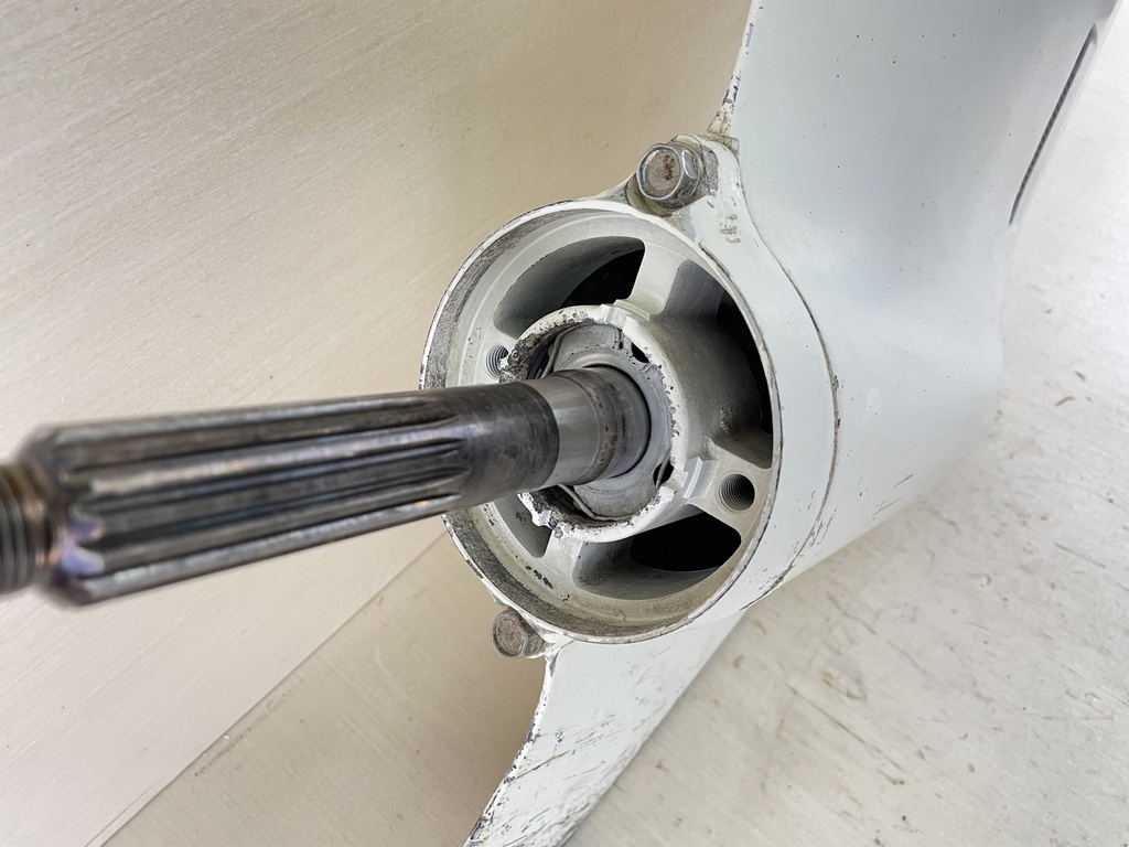 2003 Suzuki 140HP 4 Stroke Outboard 20" Lower Unit Gear Case RH 55100-90803-0EP