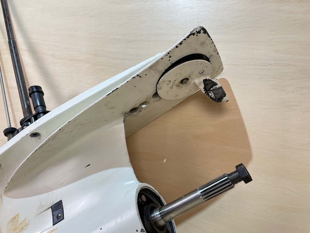 2002 Evinrude Ficht 200HP 25" Shaft Lower Unit Gear Case Magnum 1 Standard Rotation