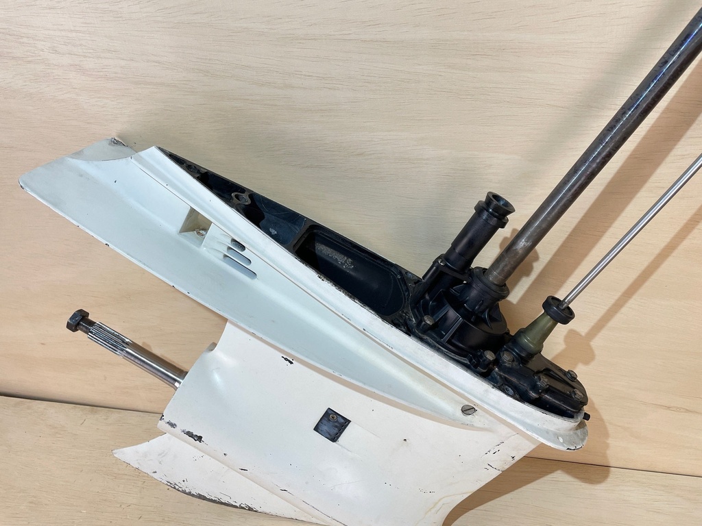 2002 Evinrude Ficht 200HP 25" Shaft Lower Unit Gear Case Magnum 1 Standard Rotation