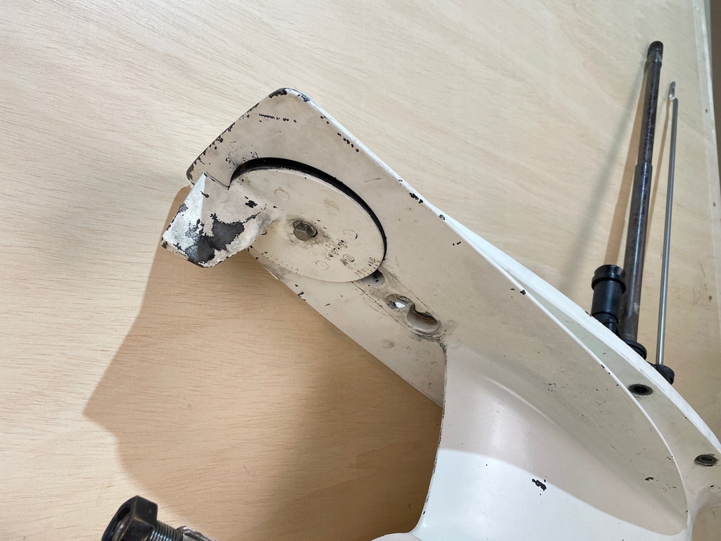 2002 Evinrude Ficht 200HP 25" Shaft Lower Unit Gear Case Magnum 1 Standard Rotation