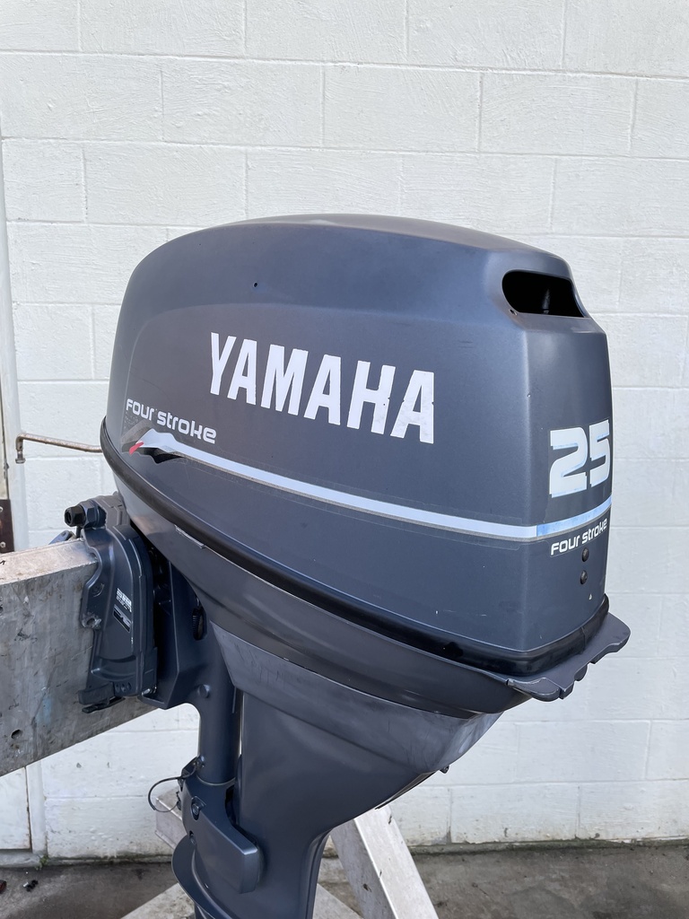 2000 Yamaha 25HP 4 Stroke Outboard W/ 20" Shaft Carbureted - Just Serviced
