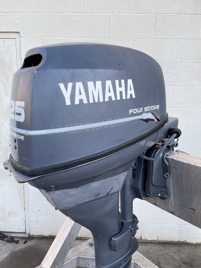 2000 Yamaha 25HP 4 Stroke Outboard W/ 20" Shaft Carbureted - Just Serviced