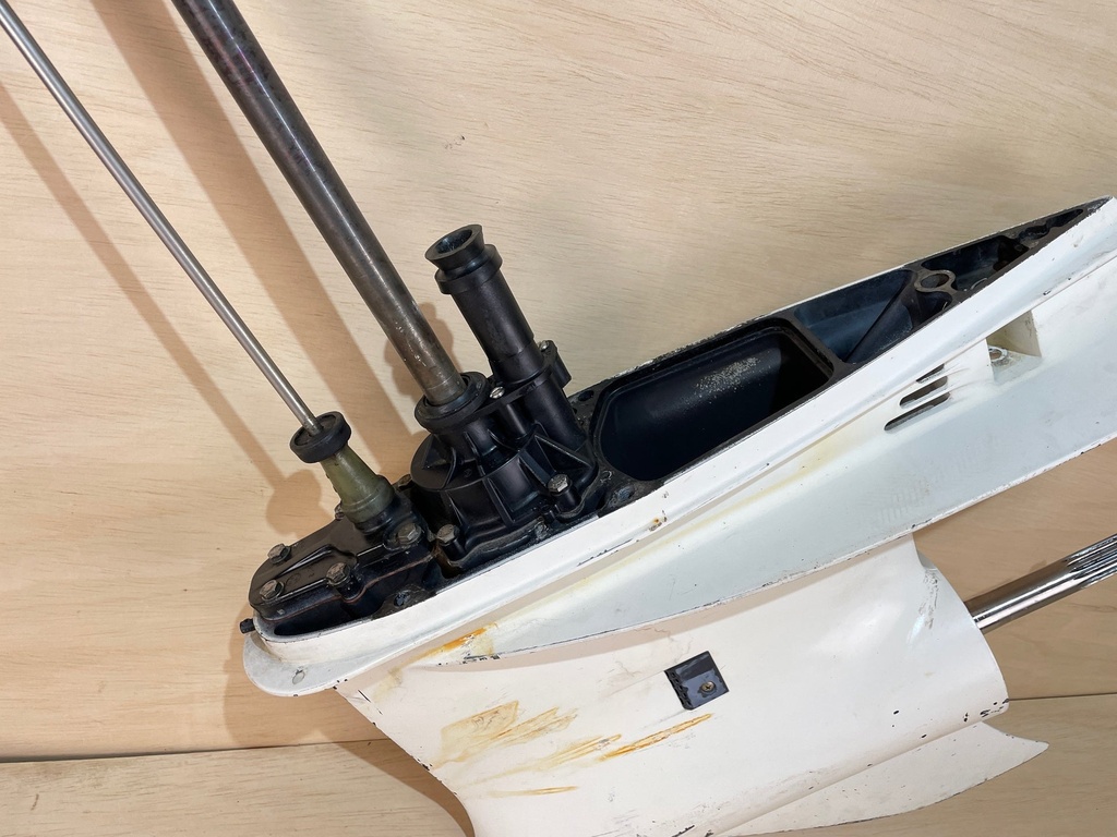 2002 Evinrude Ficht 200HP 25" Shaft Lower Unit Gear Case Magnum 1 Standard Rotation