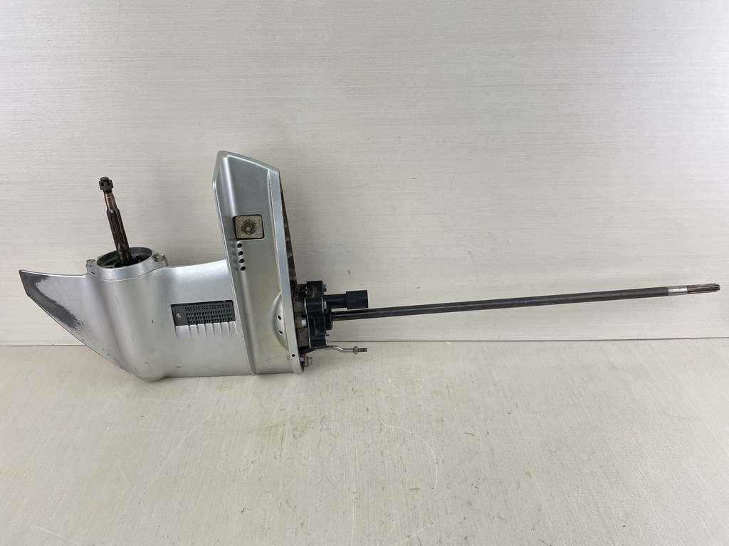 2001 Honda 8 9.9 HP 4 Stroke Outboard 20" Lower Unit Gear Case 41005-ZW9-631ZA