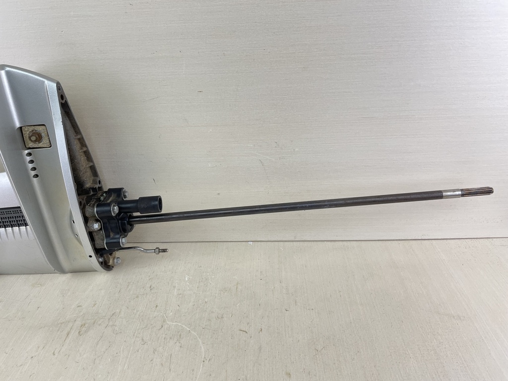 2001 Honda 8 9.9 HP 4 Stroke Outboard 20" Lower Unit Gear Case 41005-ZW9-631ZA