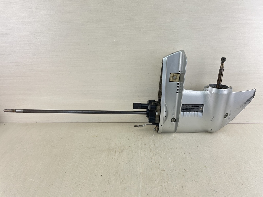 2001 Honda 8 9.9 HP 4 Stroke Outboard 20" Lower Unit Gear Case 41005-ZW9-631ZA