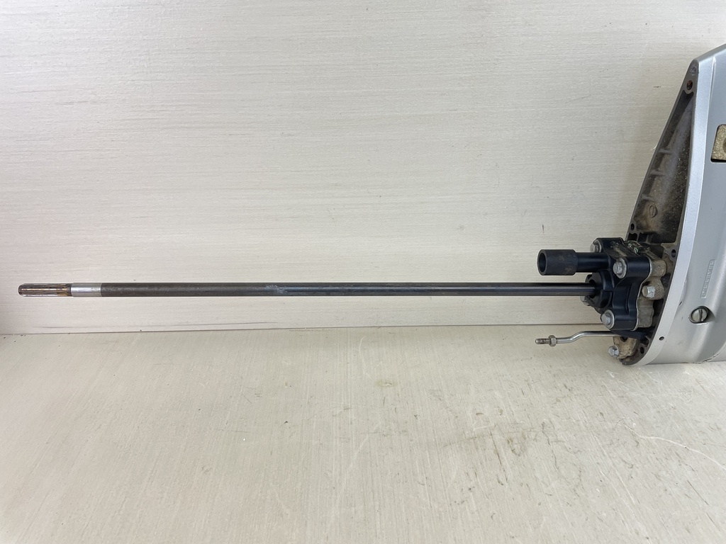 2001 Honda 8 9.9 HP 4 Stroke Outboard 20" Lower Unit Gear Case 41005-ZW9-631ZA