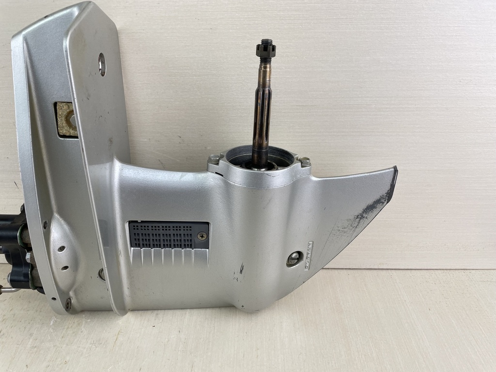 2001 Honda 8 9.9 HP 4 Stroke Outboard 20" Lower Unit Gear Case 41005-ZW9-631ZA