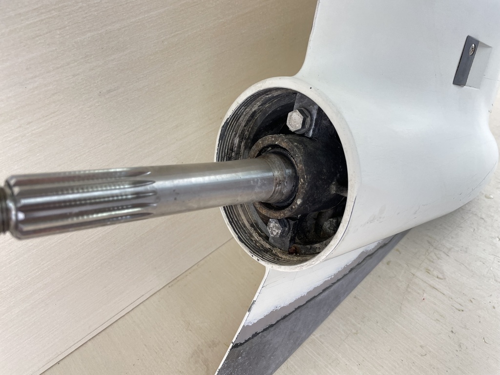 93-2005 Evinrude Johnson 150 175 HP Outboard 25" Lower Unit Gear Case 5009308