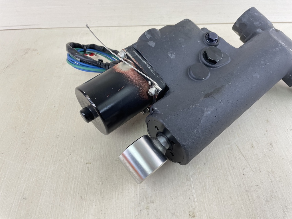 Evinrude Etec 70 90 115 130 HP Outboard Trim & Tilt Assembly 5005756 5008949