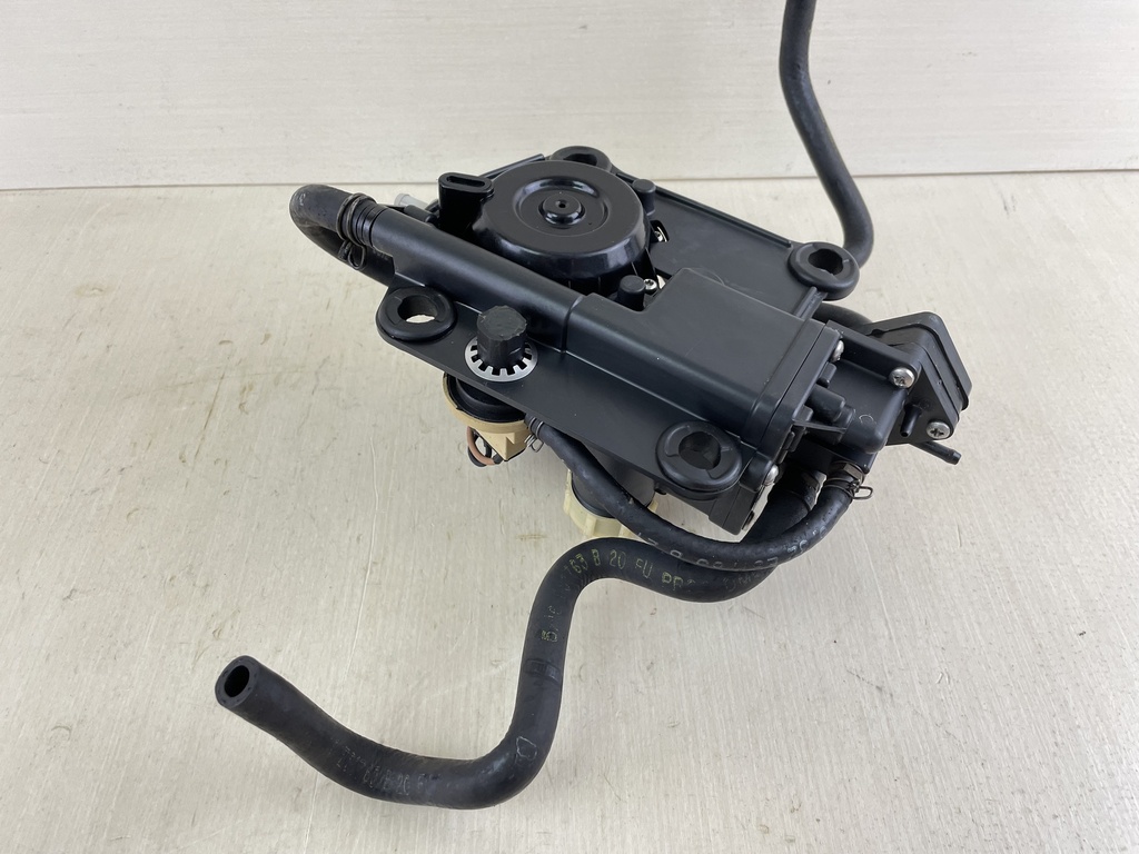 2001 Johnson Evinrude 115HP 2 Stroke VRO Fuel Pump Assembly With Primer 5007420