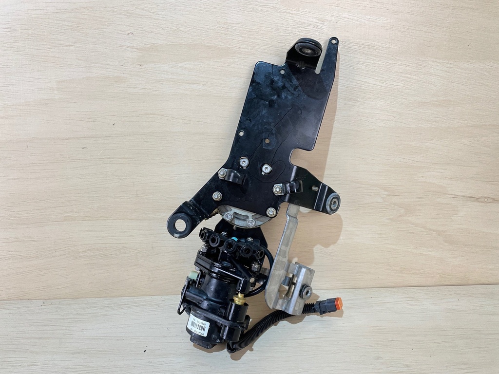 2002 Evinrude Ficht 200HP Oil Lift Pump And Injector 5004920 5001222