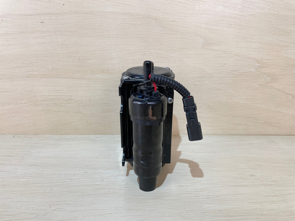 2002 Evinrude Ficht 200HP Fuel Pump VST Assembly 5004429 0439712