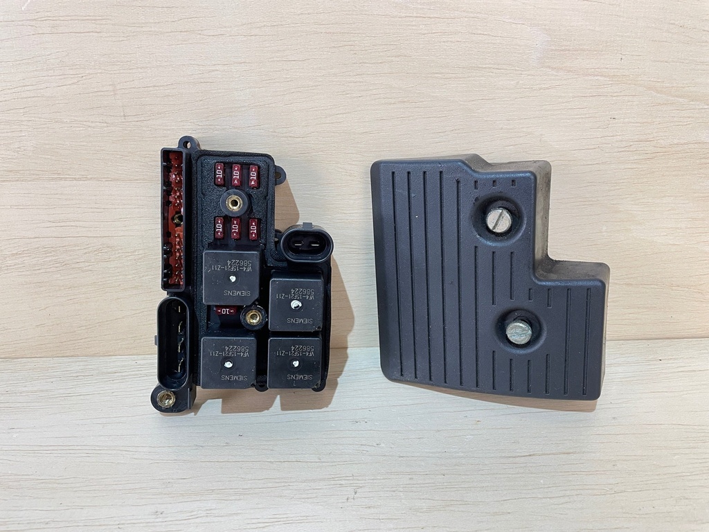 2002 Evinrude Ficht 200HP Power Distribution Panel 0586754