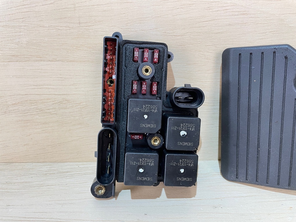 2002 Evinrude Ficht 200HP Power Distribution Panel 0586754