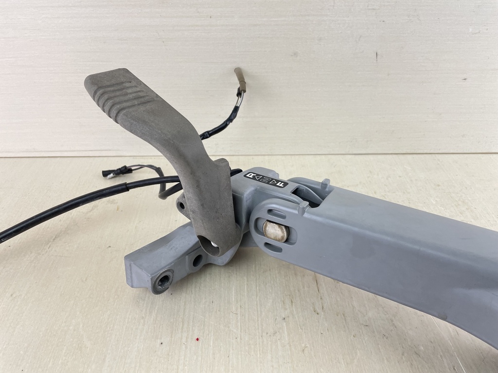 2001 Honda 8HP 4 Stroke Outboard Tiller Handle Assembly 53110-ZW9-010ZA