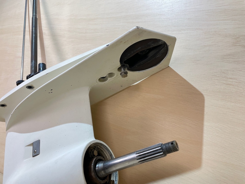 2000 Evinrude Ocean Pro 225HP Lower Unit 25" XL Counter Rotation LH 5001615