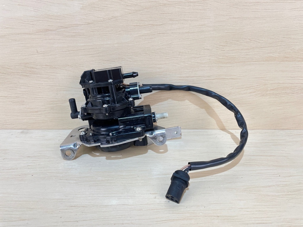 Evinrude Johnson VRO Fuel Pump 4 Wire - 5004554