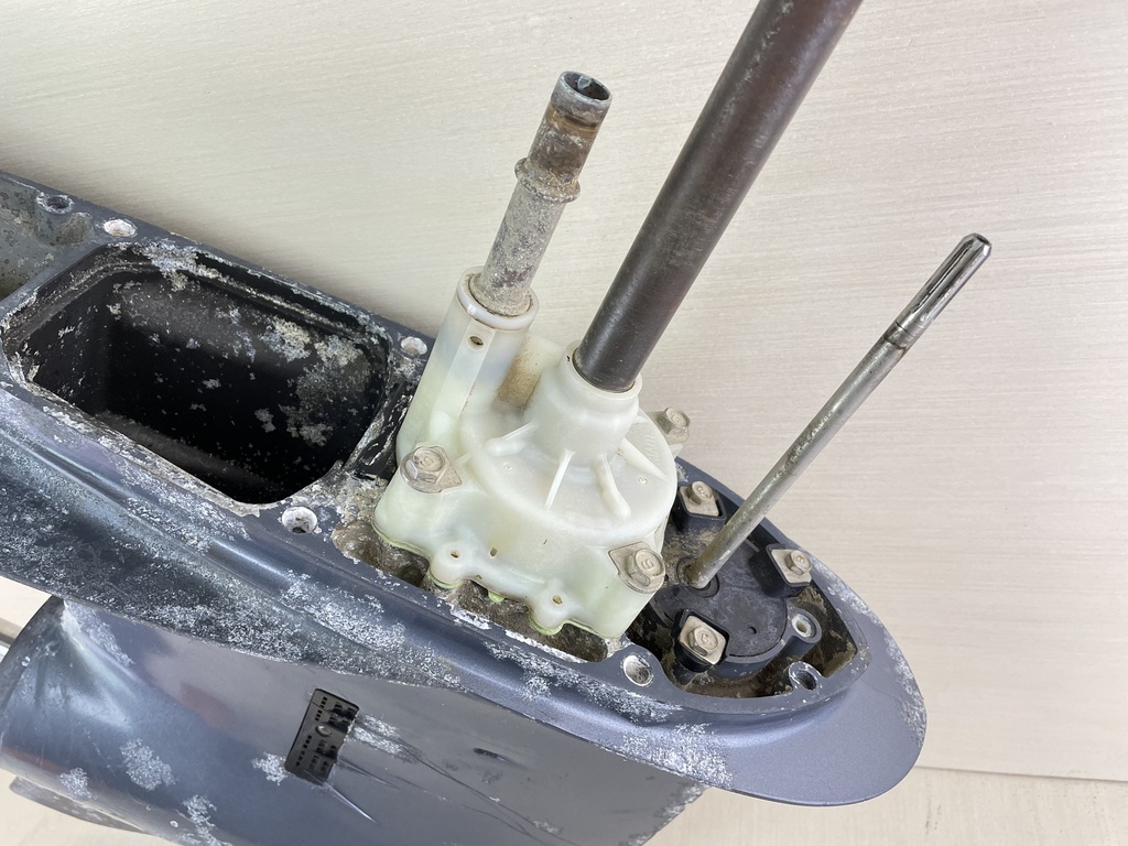 2004+ Yamaha 150HP 4 Stroke Outboard 25" XL Shaft Lower Unit Gear Case 63P-45300-14-8D