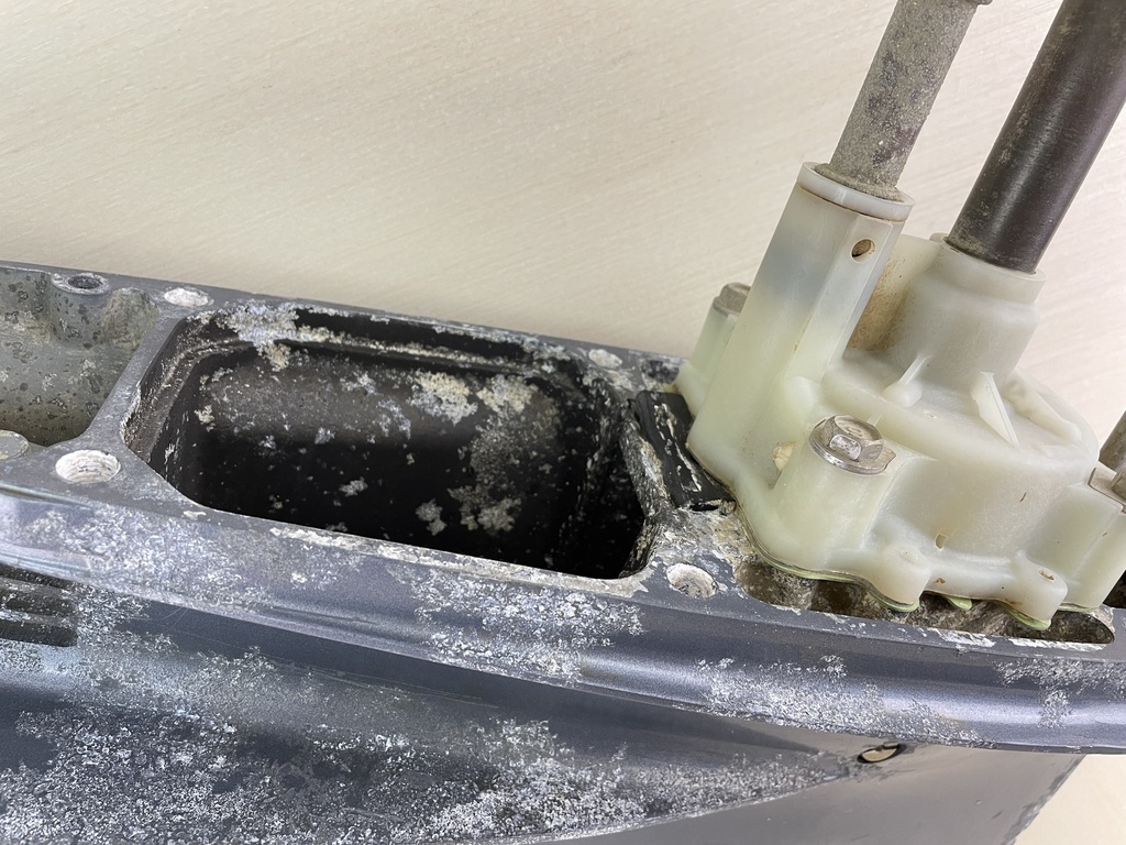 2004+ Yamaha 150HP 4 Stroke Outboard 25" XL Shaft Lower Unit Gear Case 63P-45300-14-8D