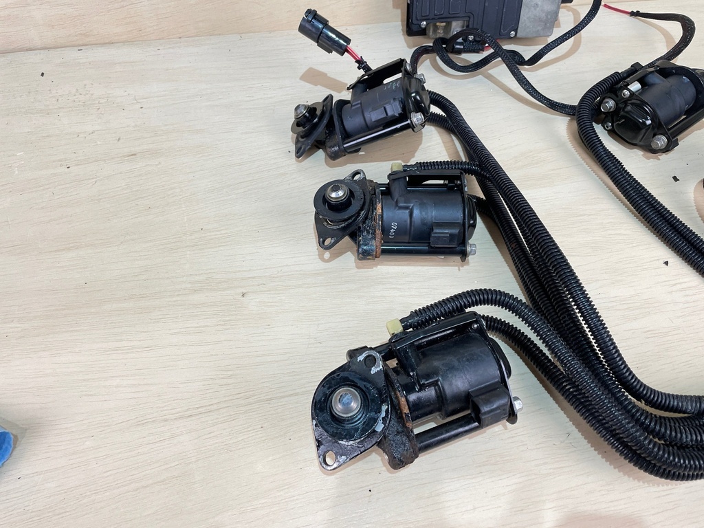 2000 Evinrude Ocean Pro 225HP EMM With Matching Injectors 0586724