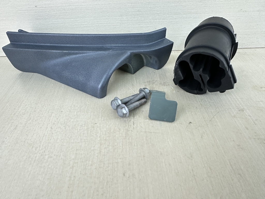 2004 Yamaha 225HP 4 Stroke Outboard Cable Cover Plate 69J-42738-01-5B