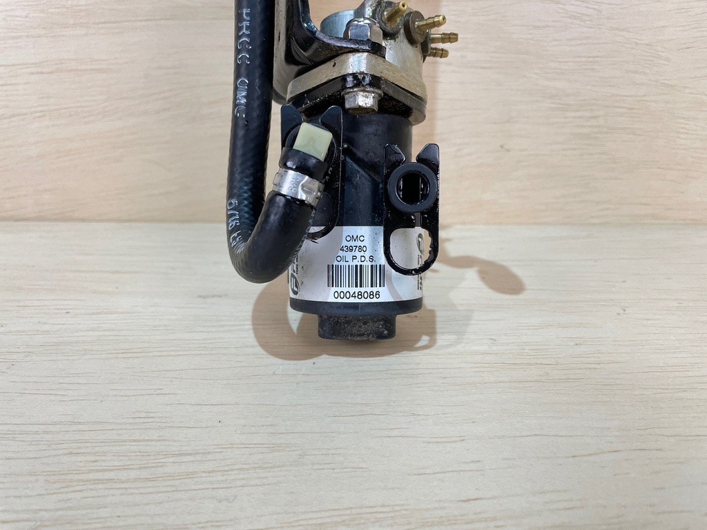 2000 Evinrude Ocean Pro 225HP Oil Injector Manifold With Lift Pump 5001505 5000527