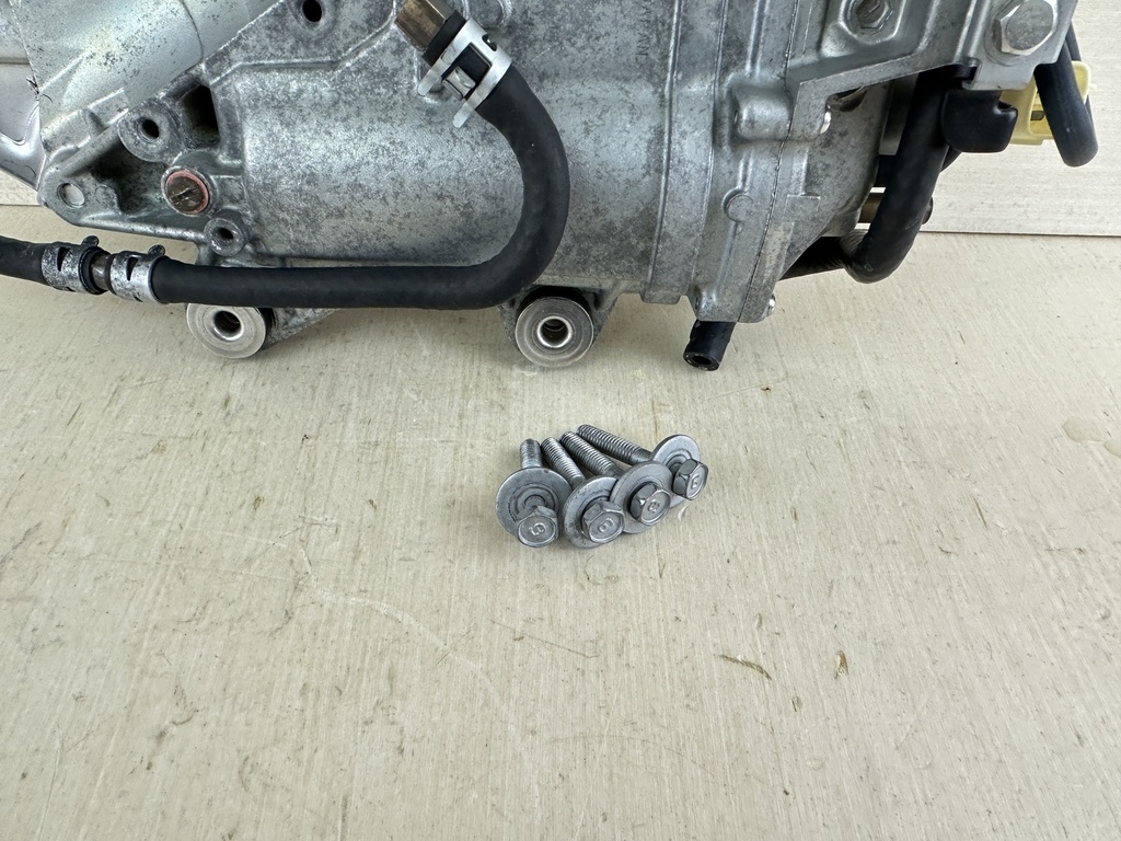 2004 Yamaha 225HP 4 Stroke Outboard Float Chamber VST 69J-14180-11-00