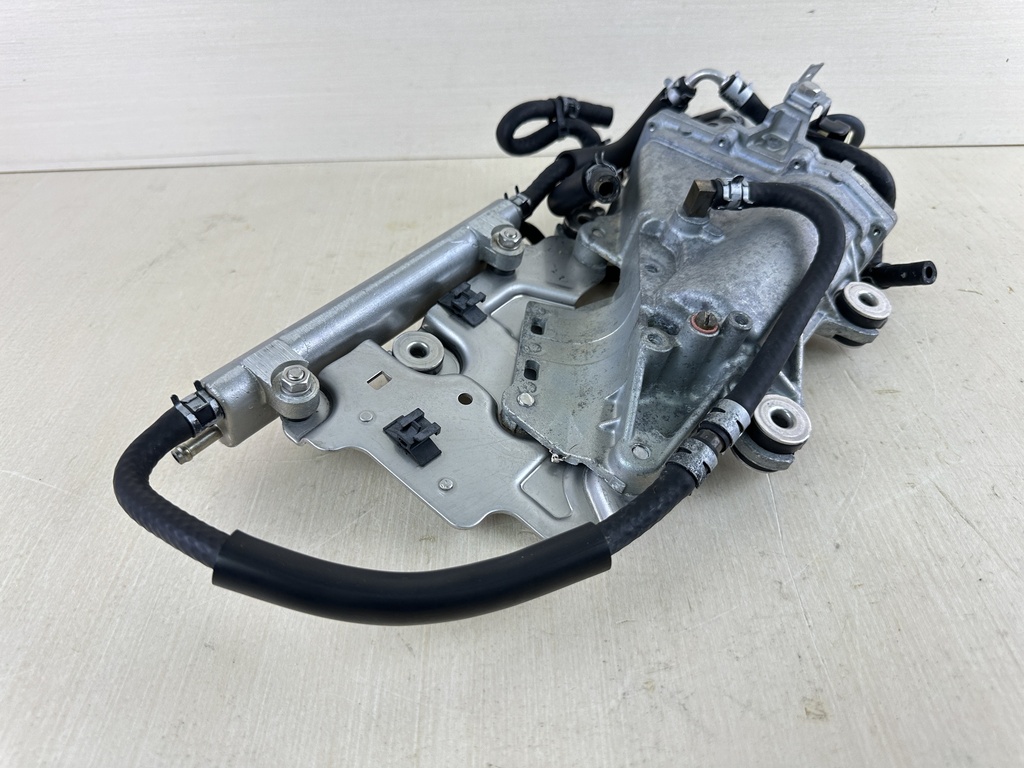 2004 Yamaha 225HP 4 Stroke Outboard Float Chamber VST 69J-14180-11-00