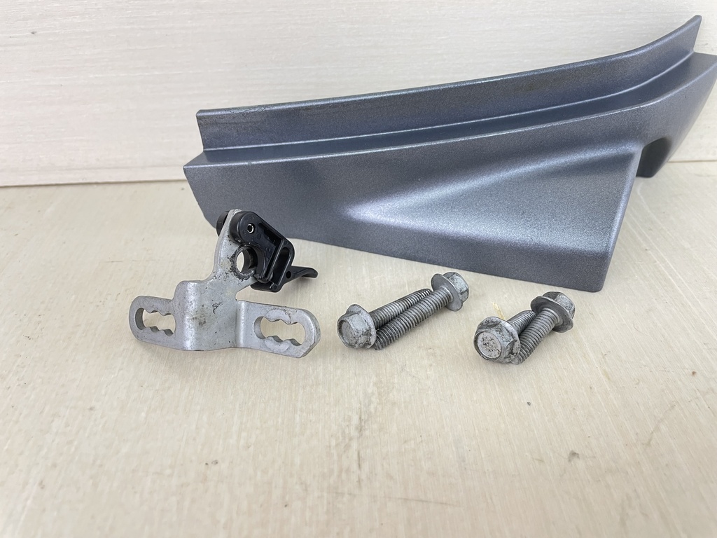 2004 Yamaha 150HP 4 Stroke Outboard Cable Cover Plate Fitting 63P-42738-00-5B