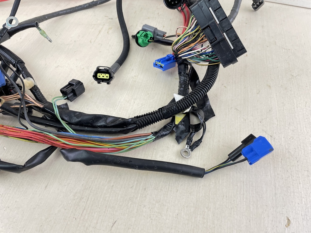 2004 Yamaha 150HP 4 Stroke Outboard Engine Wire Harness 63P-82590-10-00