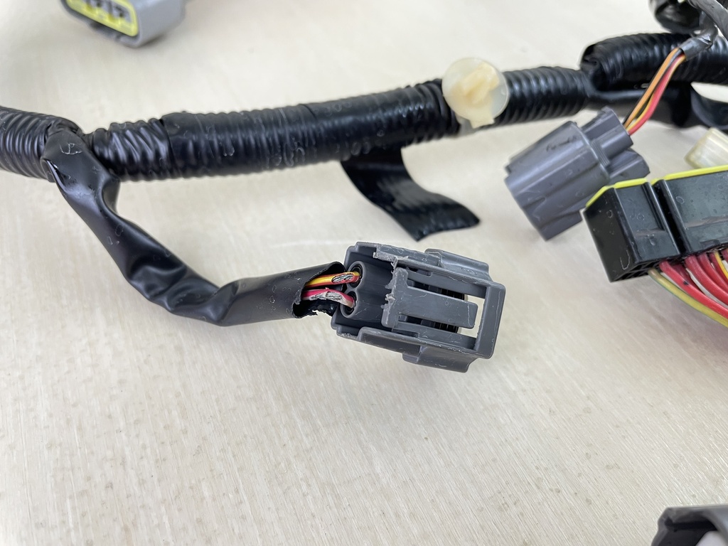 2004 Yamaha 150HP 4 Stroke Outboard Engine Wire Harness 63P-82590-10-00