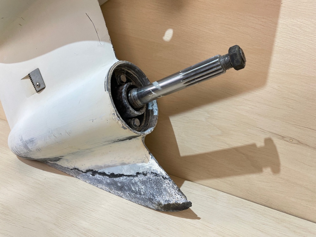 2000 Evinrude Ocean Pro 225HP Lower Unit 25" XL Standard Rotation RH