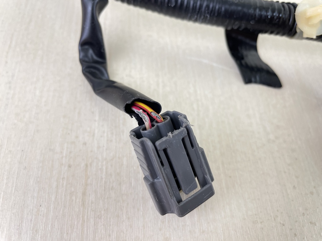 2004 Yamaha 150HP 4 Stroke Outboard Engine Wire Harness 63P-82590-10-00