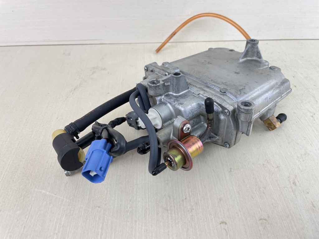 2004 Yamaha 150HP 4 Stroke Outboard Float Chamber VST Assembly