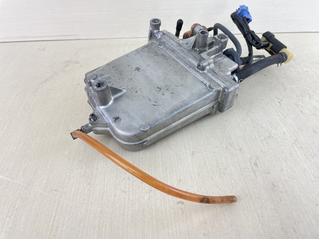 2004 Yamaha 150HP 4 Stroke Outboard Float Chamber VST Assembly