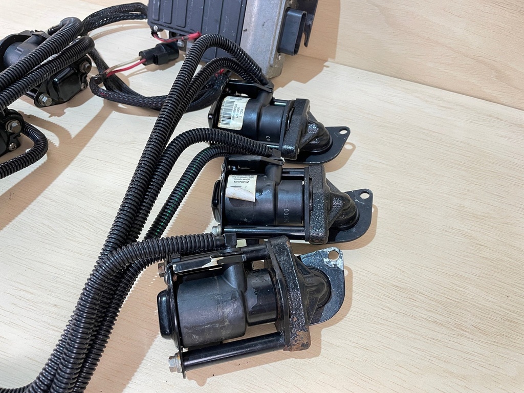 2000 Evinrude Ficht Ocean Pro 225HP EMM With Matching Injectors 0586724