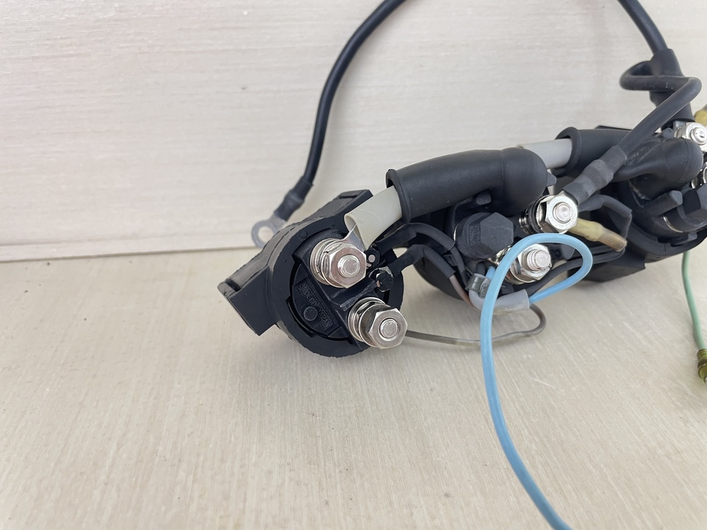 2001 Yamaha 100HP 4 Stroke Outboard Trim Tilt Relay Set 6E5-8195B-01-00 