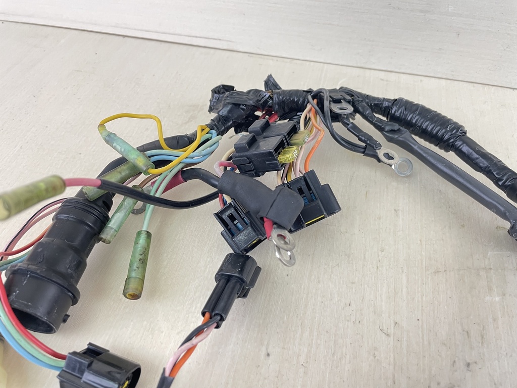 2001 Yamaha 100HP 4 Stroke Outboard Engine Wire Harness 67F-82590-01-00