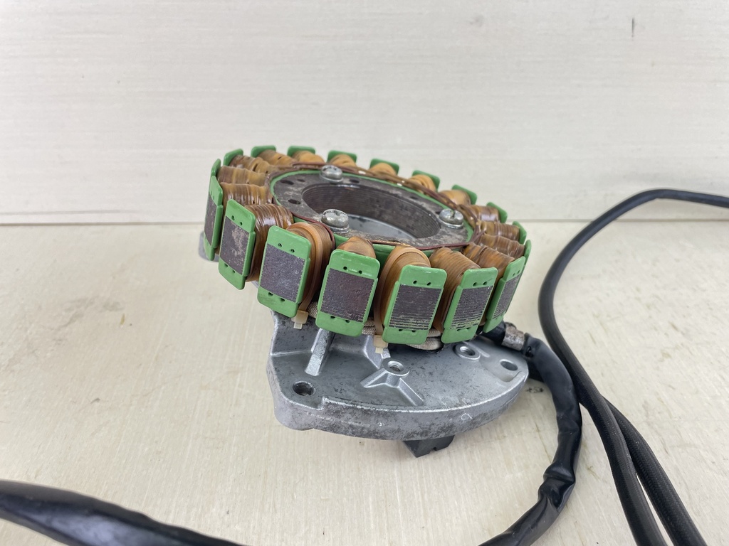 2001 Yamaha 100HP 4 Stroke Base Coil Stator Assembly 67F-85510-00-00