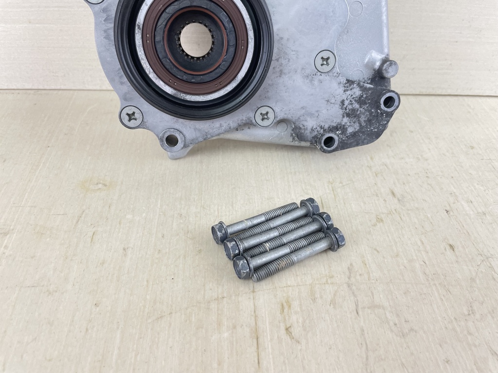 2001 Yamaha 100HP 4 Stroke Outboard Oil Pump Assembly 67F-13300-00-00