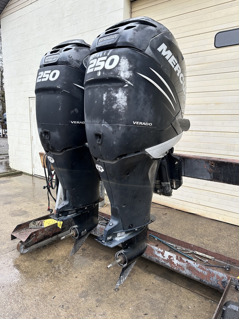 2008 Mercury Verado 250HP 4 Stroke Outboard Engine 25" Shaft Pair Twins