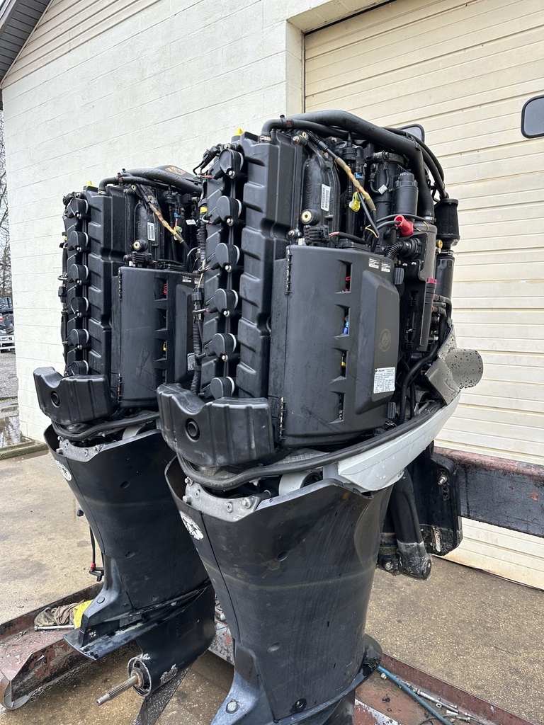 2008 Mercury Verado 250HP 4 Stroke Outboard Engine 25" Shaft Pair Twins